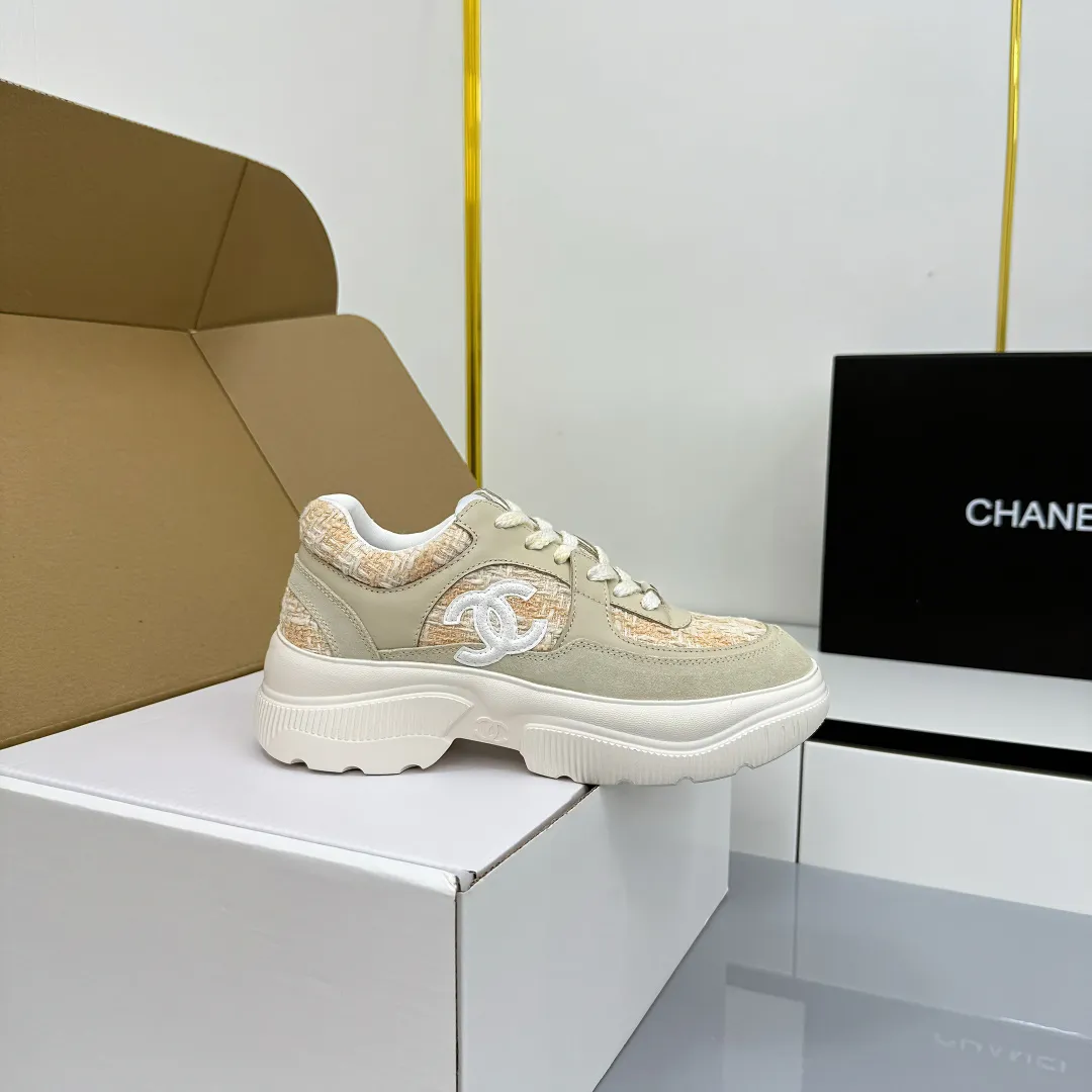 👟👟Ex-factory price 620👟👟 Chanel bread shoes ~ original calfskin panda shoes Chanel 25C latest hot style panda black and white sports shoes casual sneakers Xiaoxiang hot item classic black and white panda color coco girls must pay Fabric: original custom mixed sheepskin lining: original imported breathable mesh lining outsole: Original molded rubber + TPU combination Size: Women's 35-41